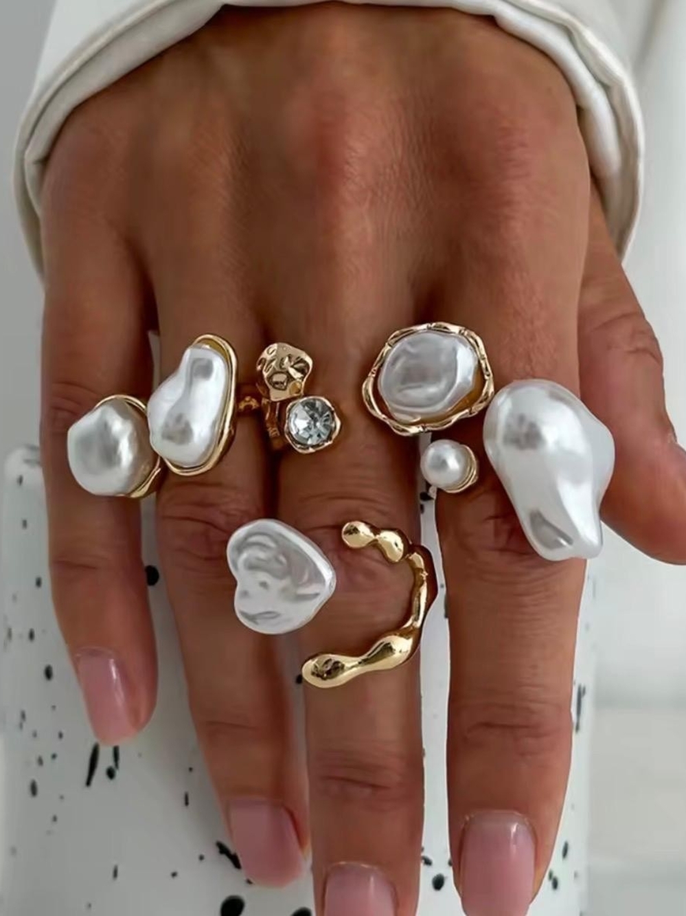 White Elegant Pearls Ring Set